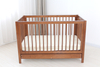 Cuna de madera de lujo con f&aacute;cil montaje: complemento seguro, resistente y elegante para cualquier decoraci&oacute;n de guarder&iacute;a